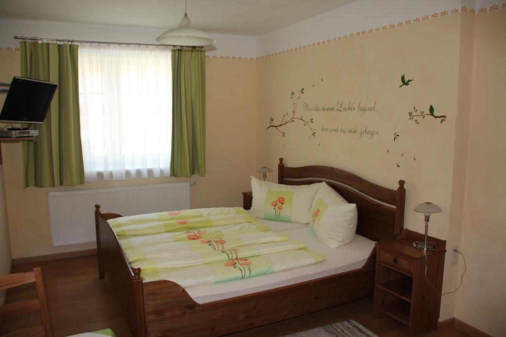 Haus Resi Apartment Staatz ภายนอก รูปภาพ