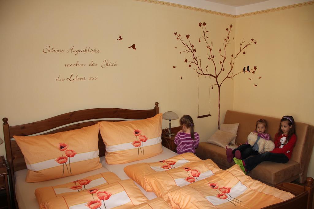 Haus Resi Apartment Staatz ภายนอก รูปภาพ