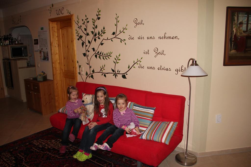 Haus Resi Apartment Staatz ภายนอก รูปภาพ